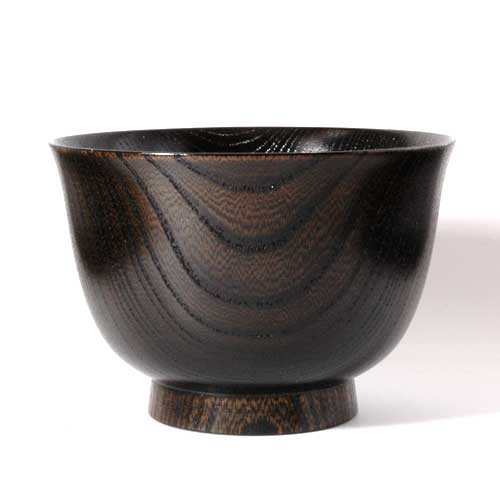 山中漆器の特長を兼ね備えた欅を使用したはそり汁椀 黒拭き漆です。木地は、縦木取りで欅を使用し拭き漆で艶良く出来ております。